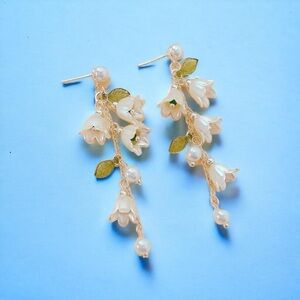 Exquisite‎ Lily Of Valley Design Earrings Elegant Style Resin Silver Plated